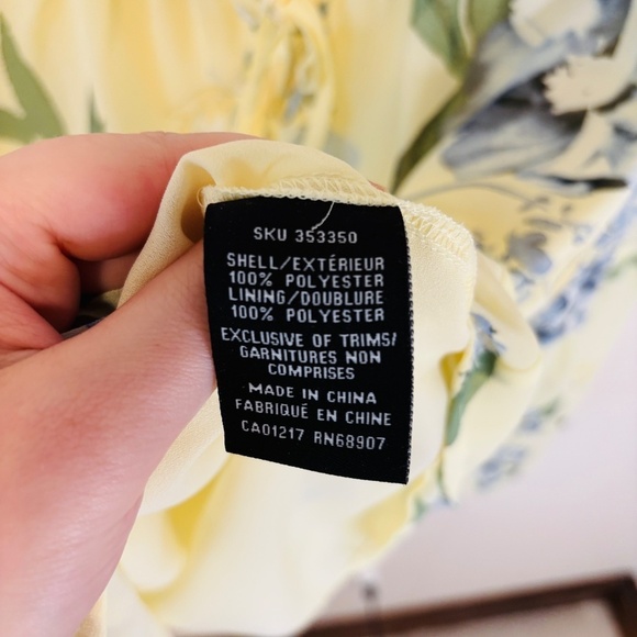 Le Chateau Yellow Floral Spring Time Blouse Sz Small - Picture 7 of 7
